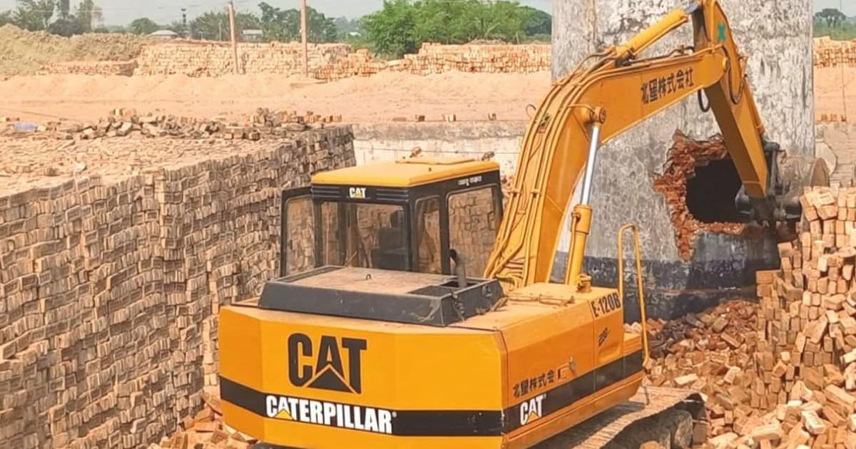 মানিকগঞ্জে অবৈধ ইটভাটায় অভিযান, ১৮ লক্ষ টাকা জরিমানা