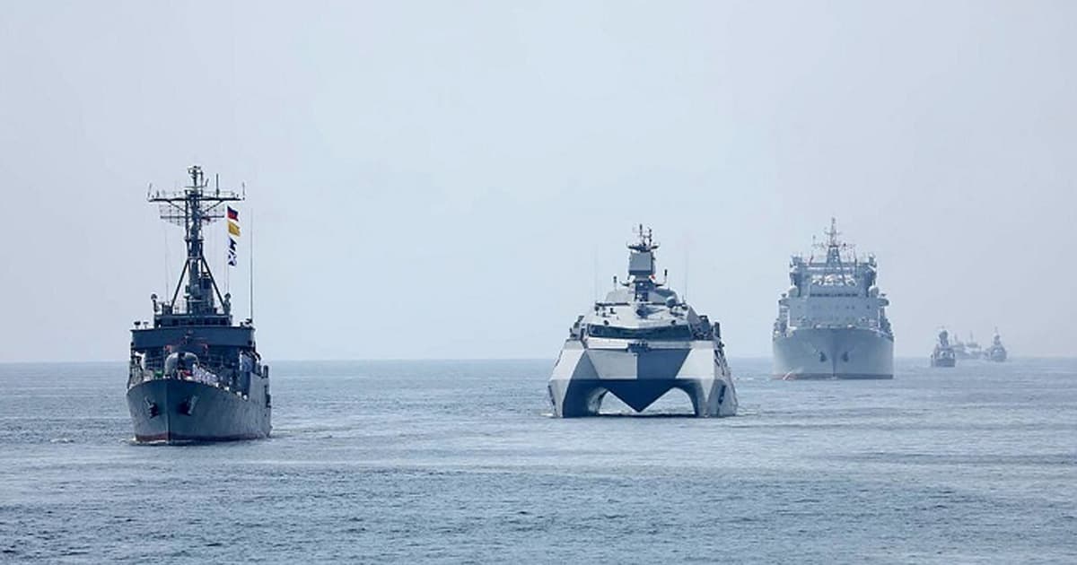 হরমুজ প্রণালীর পূর্ণ নিয়ন্ত্রণ এখন ইরানের হাতে