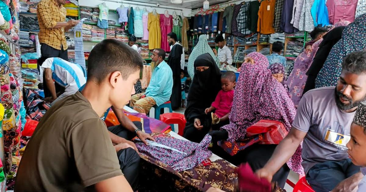 রোজার শেষ প্রান্তে কেনাকাটার ধুম, জমজমাট ঈদ বাজার