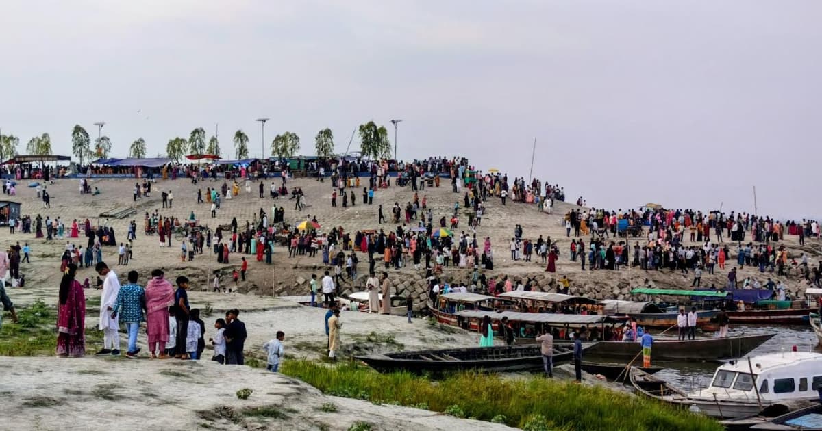 যমুনার বিশালতায় ঈদের আনন্দ