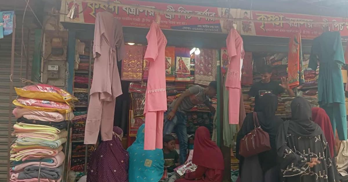 উপকূলের শ্যামনগরে ঈদের বাজারে উপচেপড়া ভীড়