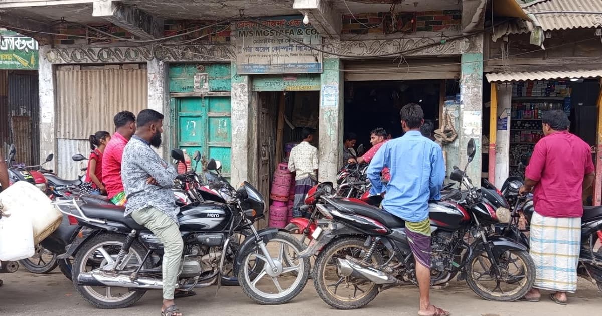 পেট্রোল-অকটেন সংকটে বন্ধ কয়েকশ মোটরসাইকেল