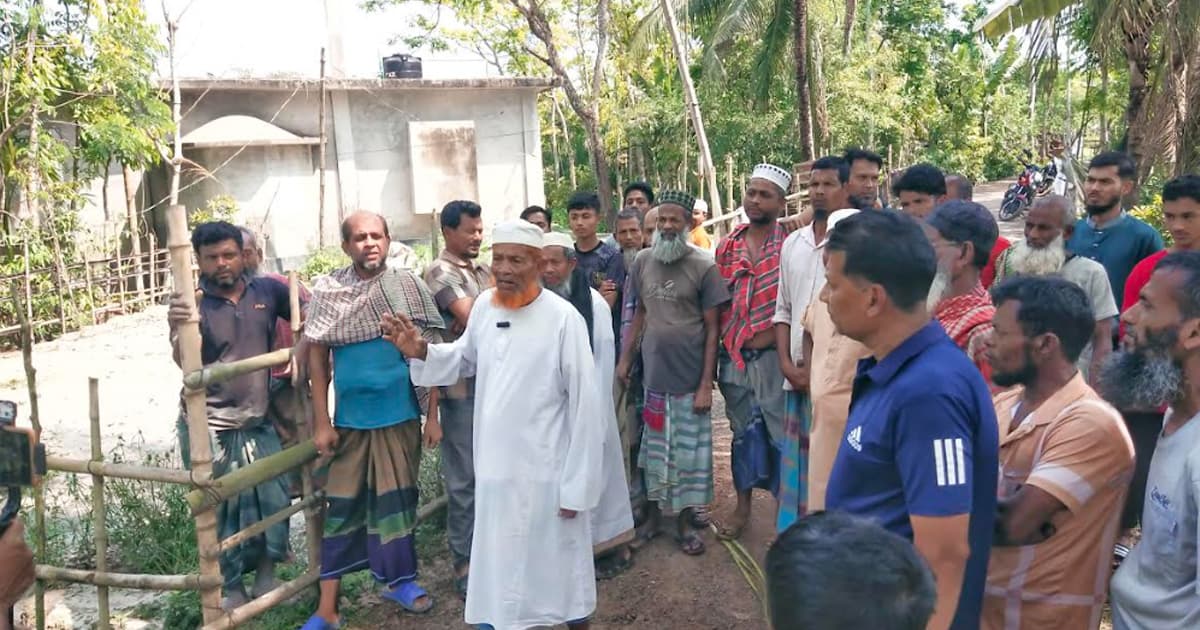 পুলিশ ছেলের প্রভাব খাটিয়ে মসজিদের জমি দখলের চেষ্টা