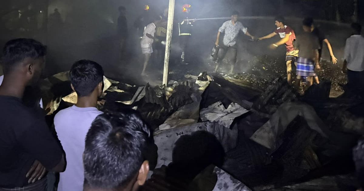 নোয়াখালীতে শর্ট সার্কিটের আগুনে পুড়ল ২৪ দোকান