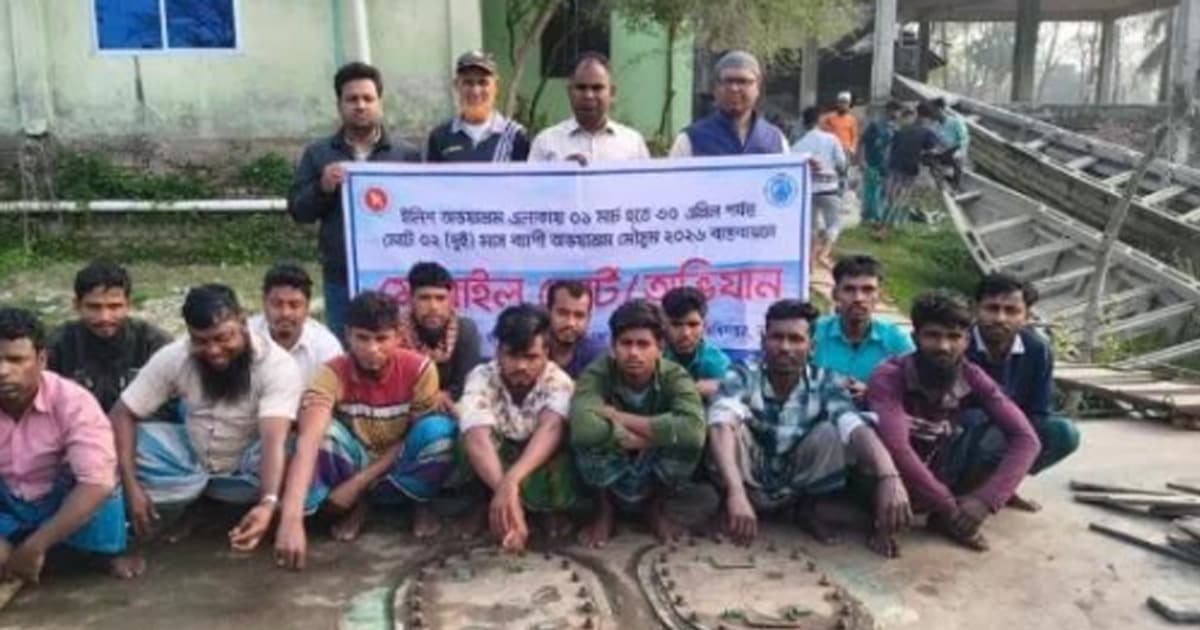 মেঘনা নদীতে মধ্যরাতের অভিযান, আটক ১৪