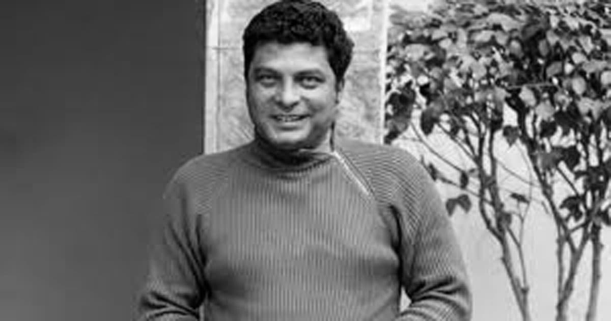 রাজশাহীতে জন্মগ্রহণ করা এই গুণী অভিনেতা  রাজশাহী বিশ্ববিদ্যালয় থেকে স্নাতক ও স্নাতকোত্তর ডিগ্রি অর্জন করেন।