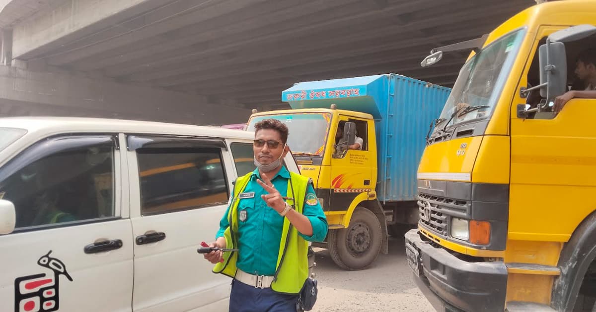 ঢাকা–ময়মনসিংহ মহাসড়কে যানবাহনের দীর্ঘ লাইন