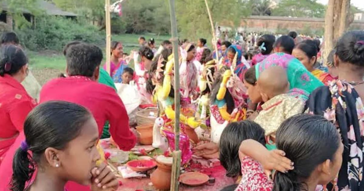 পুণ্য স্নানের মধ্য দিয়ে অনুষ্ঠিত হল বারুণীর উৎসব