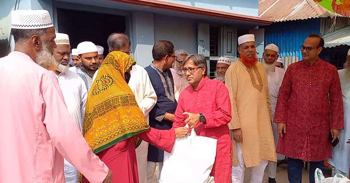 দুই শতাধিক দুস্থ পরিবারের মুখে হাসি ফোটালো সাঁথিয়া সমিতি