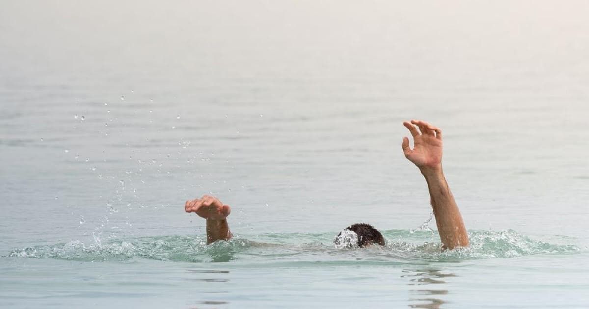 লালমোহনে লঞ্চ ধাক্কায় স্পীডবোট ডুবি, পুলিশ কনস্টেবল নিখোঁজ