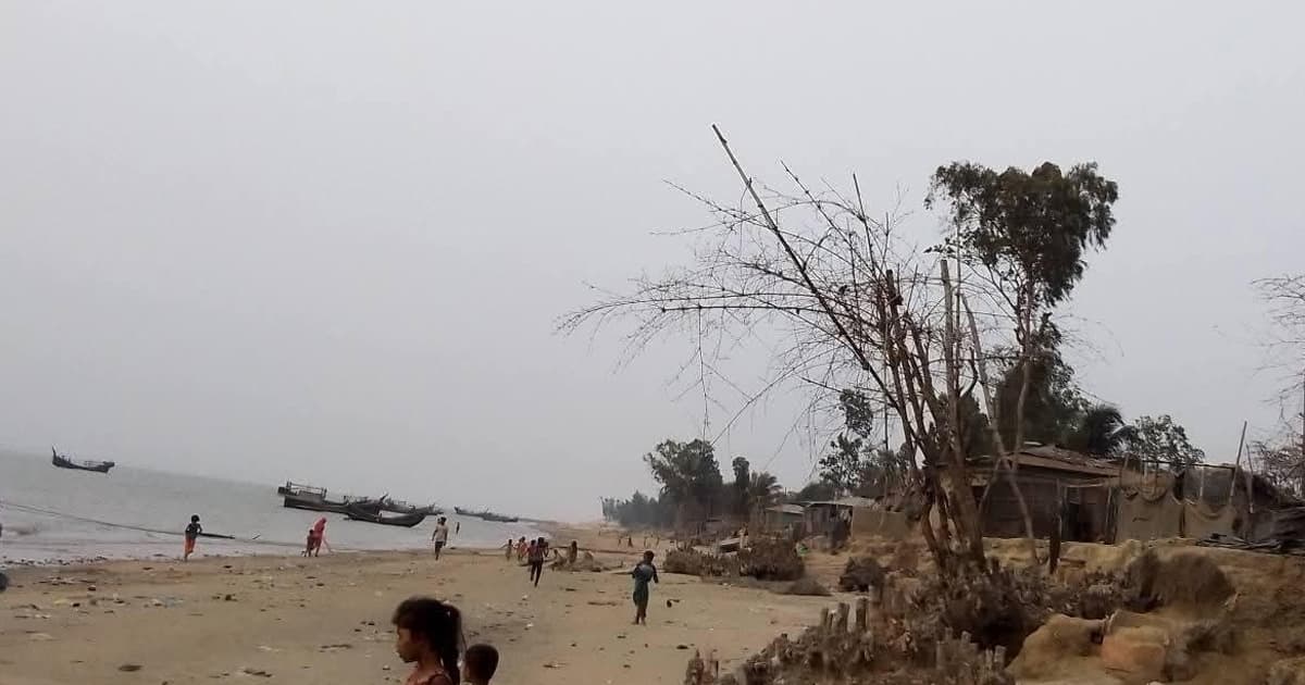 মহেশখালীর ধলঘাটা–মাতারবাড়িতে সাগরে বিলীন আড়াই হাজার বসতবাড়ি