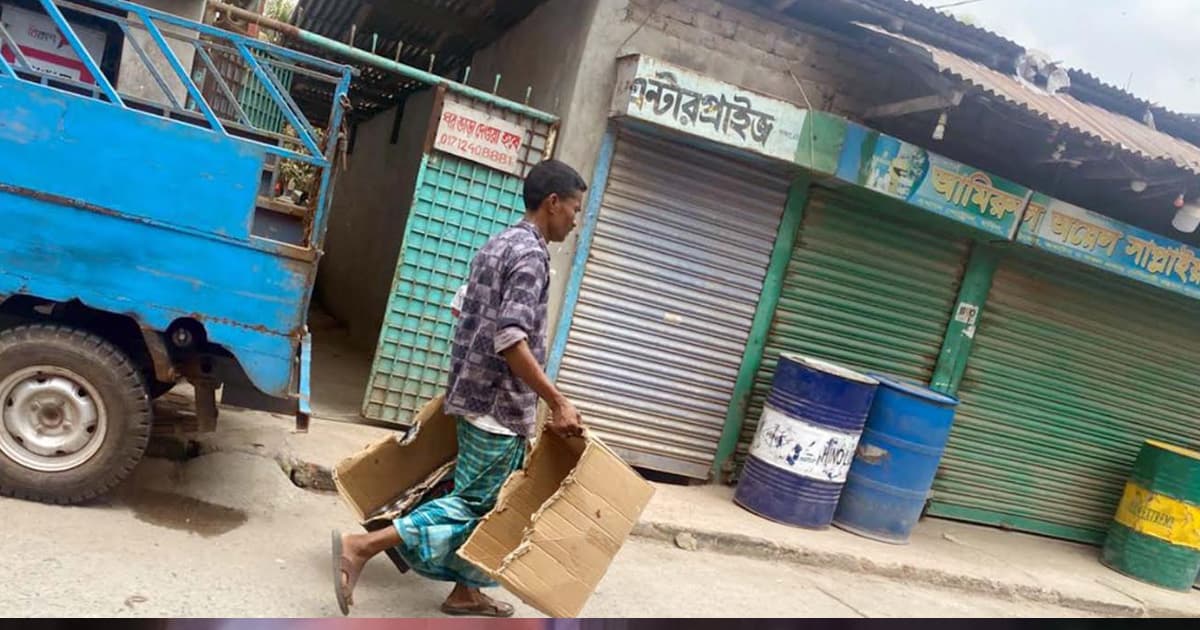 মঠবাড়িয়ায় রাতের আধারে অতিরিক্ত দামে জ্বালানি তেল বিক্রি