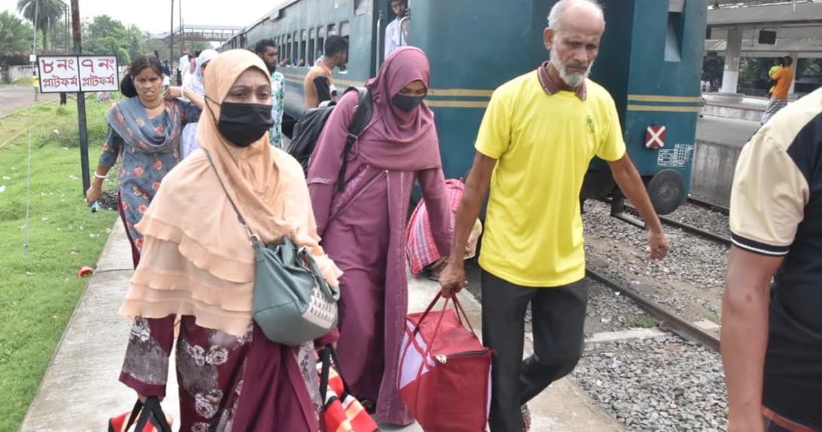 ট্রেনযাত্রীদের পাশে রাজশাহী সিটি করপোরেশন,যাত্রীদের প্রশংসা