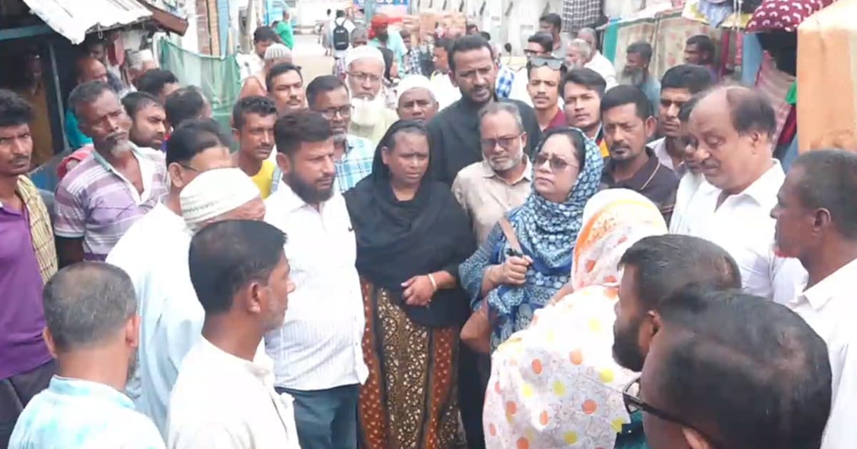 বরিশালে অগ্নিকাণ্ডের স্থল পরিদর্শন করলেন সিটি কর্পোরেশনের প্রশাসক