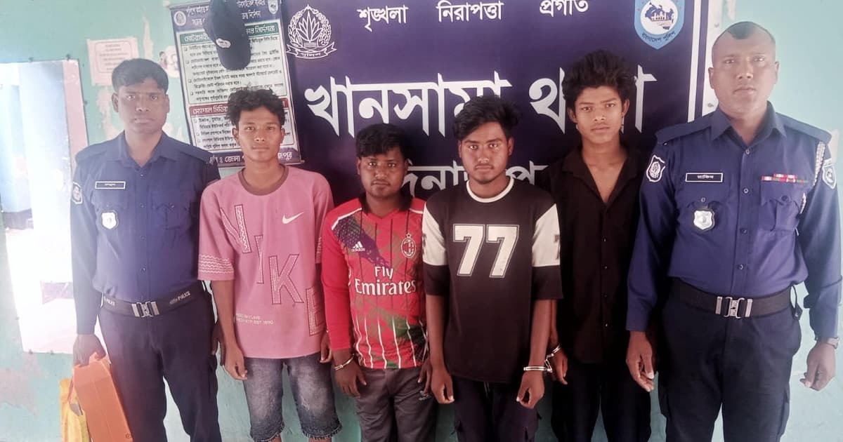 খানসামায় মাদকবিরোধী অভিযানে ৪ তরুণ আটক