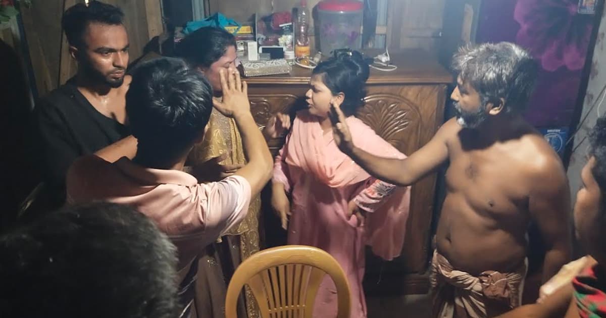 নেছারাবাদে স্ত্রীর পরকীয়া সন্দেহে নিজগৃহে যুবক আটক