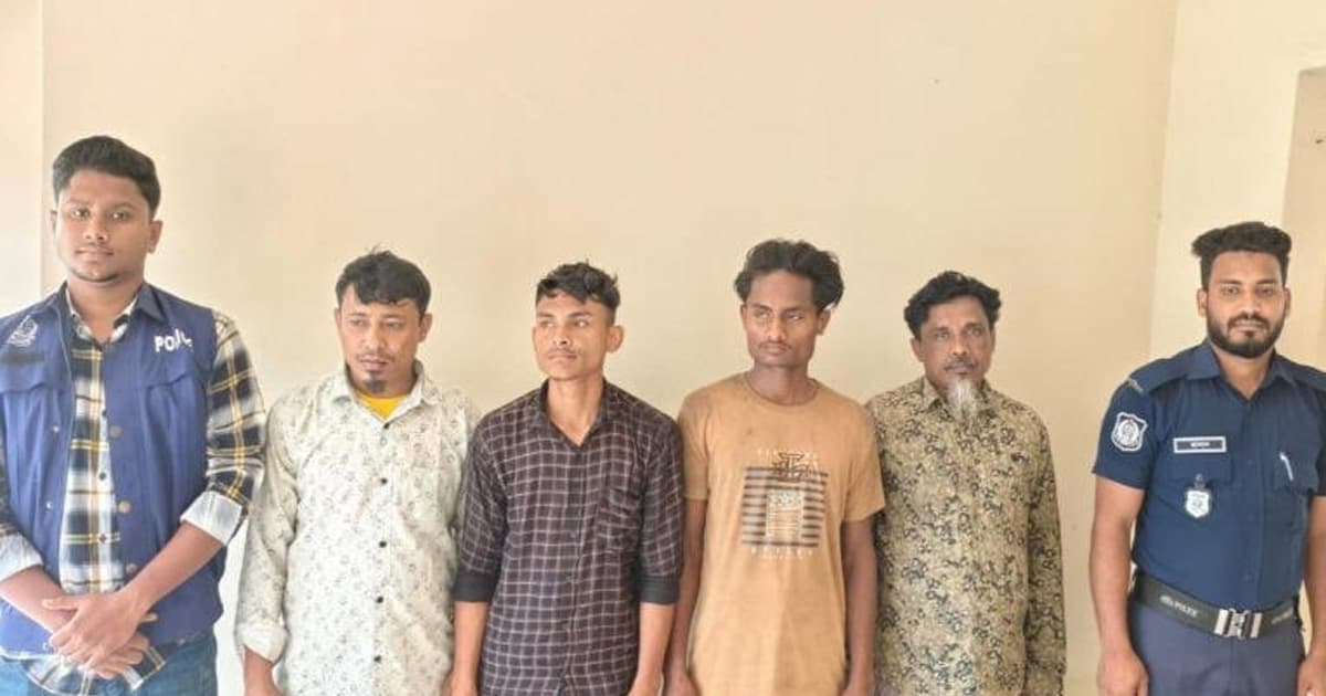 টেকনাফে মালেশিয়া পাচার কারীদের আস্তানা থেকে রোহিঙ্গাসহ ৪ জন উদ্ধার