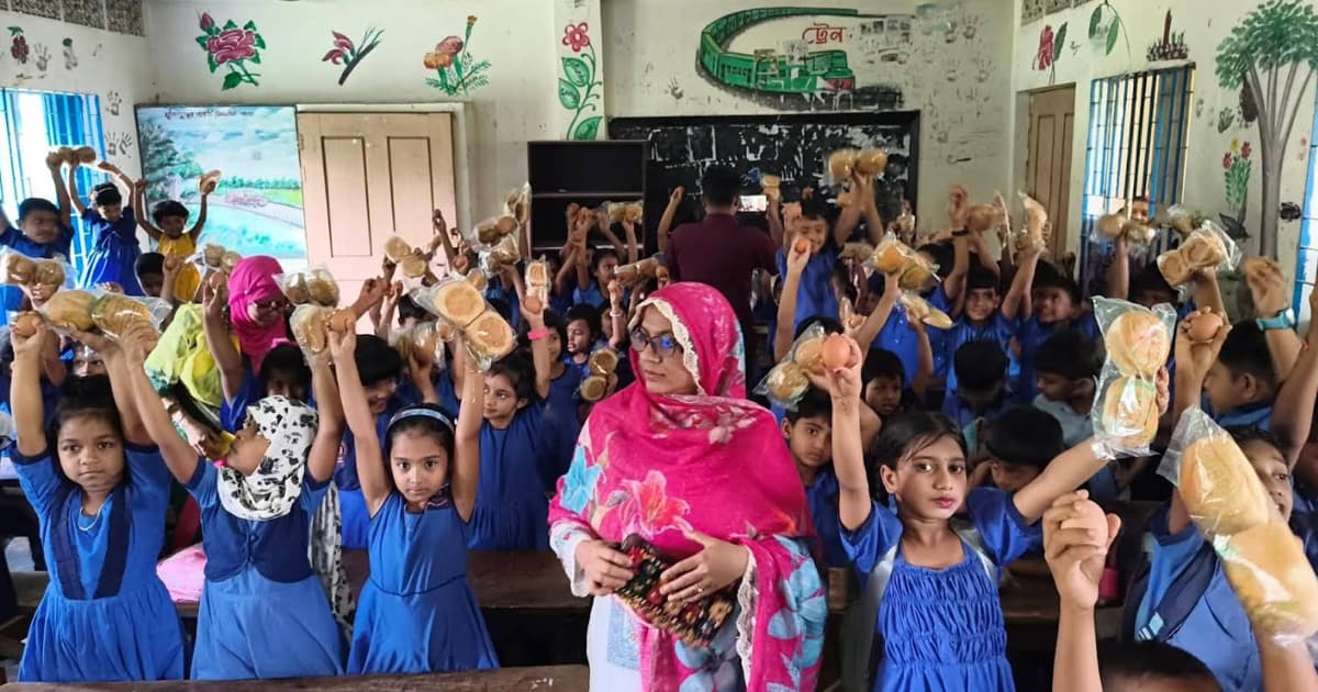 নেছারাবাদে স্কুল ফিডিং , শুরুতেই অনিয়মের অভিযোগ