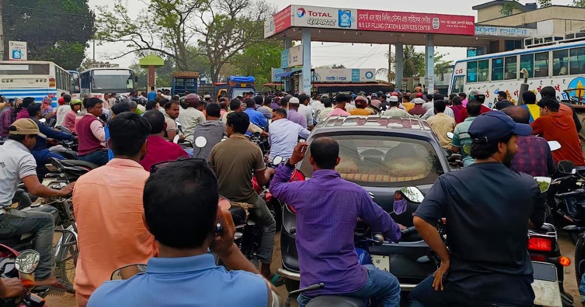 বীরগঞ্জে পাম্পের খামখেয়ালিপনায় জনদুর্ভোগ তুঙ্গে
