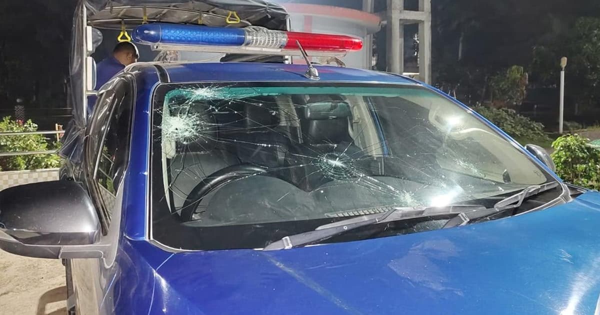 কুষ্টিয়ায় ওসির গাড়ি ভাংচুর