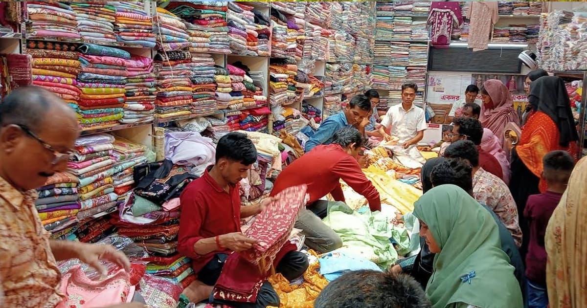 শেষ মুহূর্তে জমে উঠেছে বরিশালের ঈদবাজার