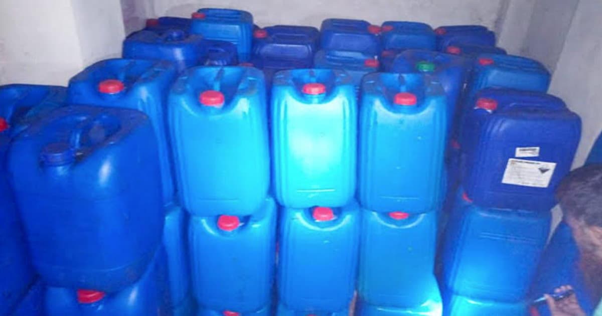 মিয়ানমারে ৩ হাজার লিটার রাসায়নিক এসিড জব্দ