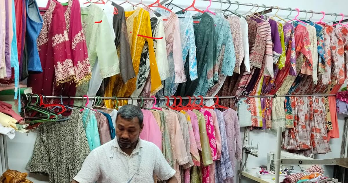 ঈশ্বরদীতে ব্যস্ততা বেড়েছে দর্জি পাড়ায়