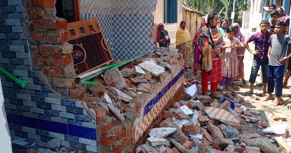 বীরগঞ্জে বসতবাড়িতে হামলা ও লুটপাট, আহত ৩