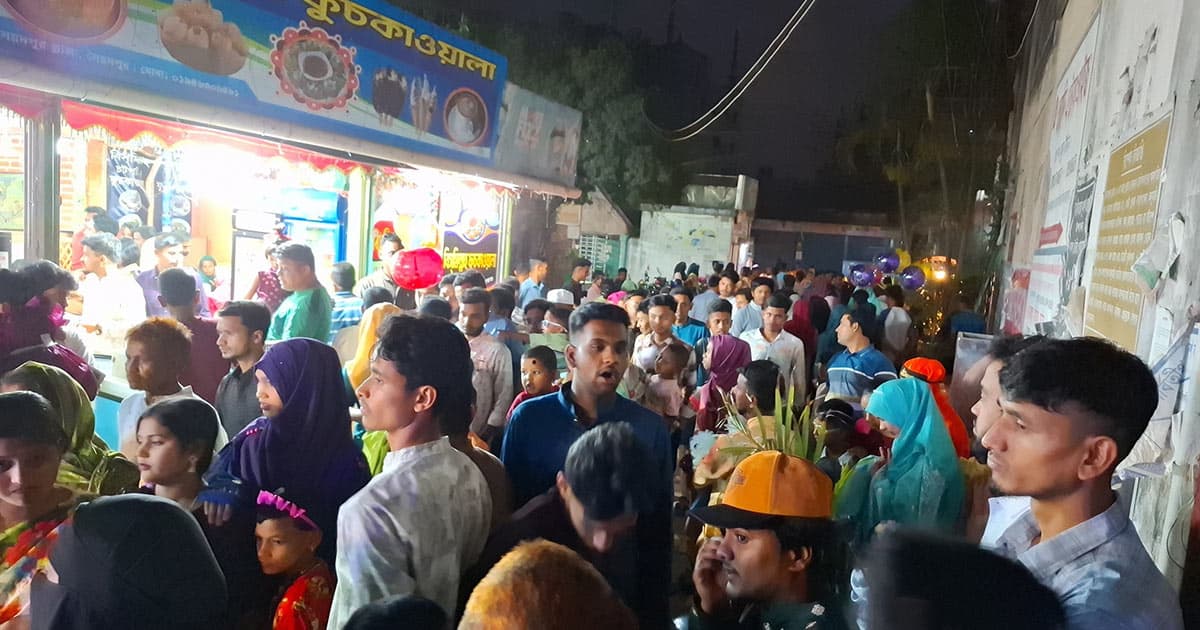 ঈদের খুশি এখন ফুচকার প্লেটে