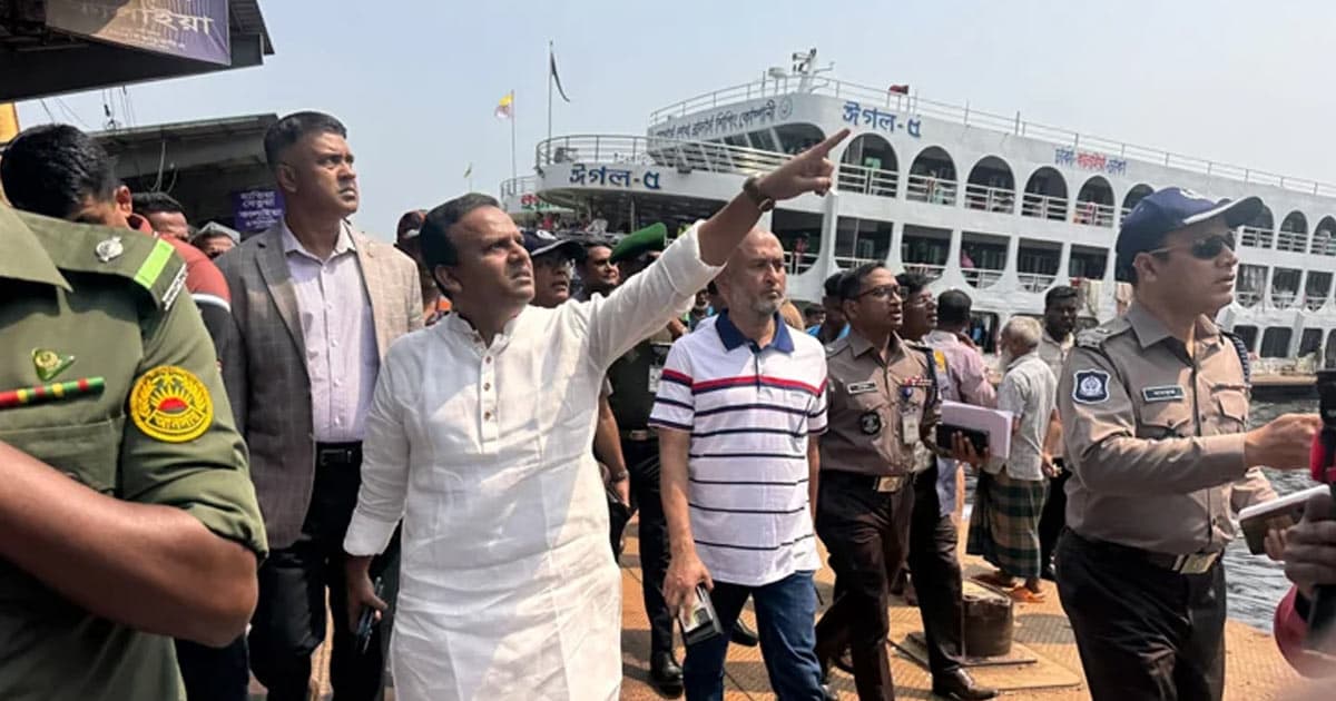 মাঝনদীতে নৌকা থেকে লঞ্চে যাত্রী ওঠা সম্পূর্ণ বন্ধের সিদ্ধান্ত