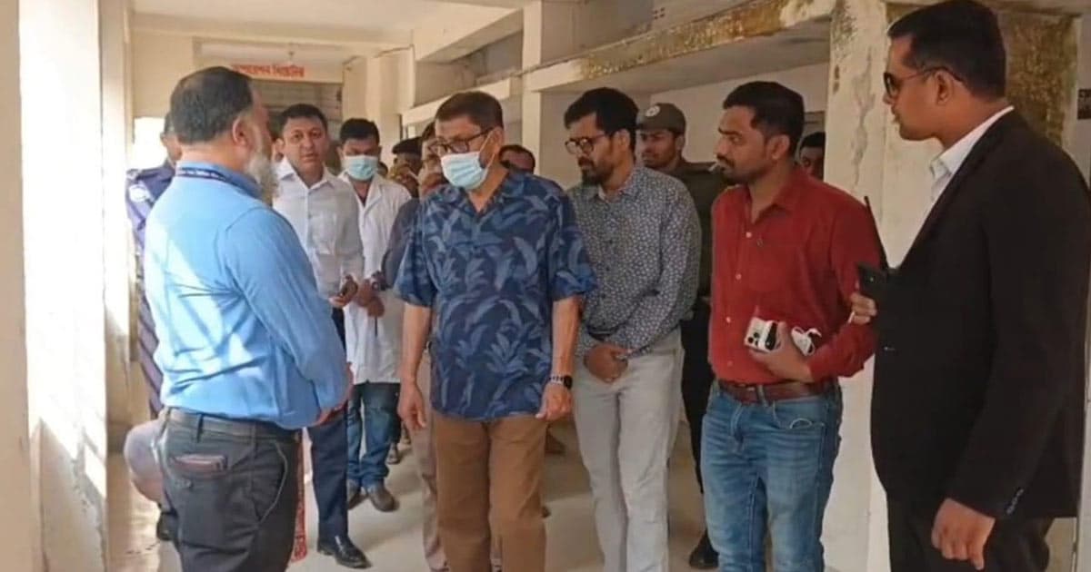 হঠাৎ হাসপাতাল পরিদর্শনে স্বাস্থ্যমন্ত্রী