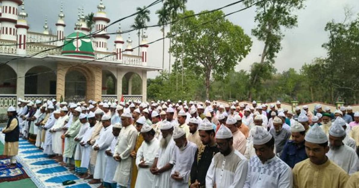 সৌদি আরবের সঙ্গে মিল রেখে নরসিংদীতে ঈদ উদযাপন