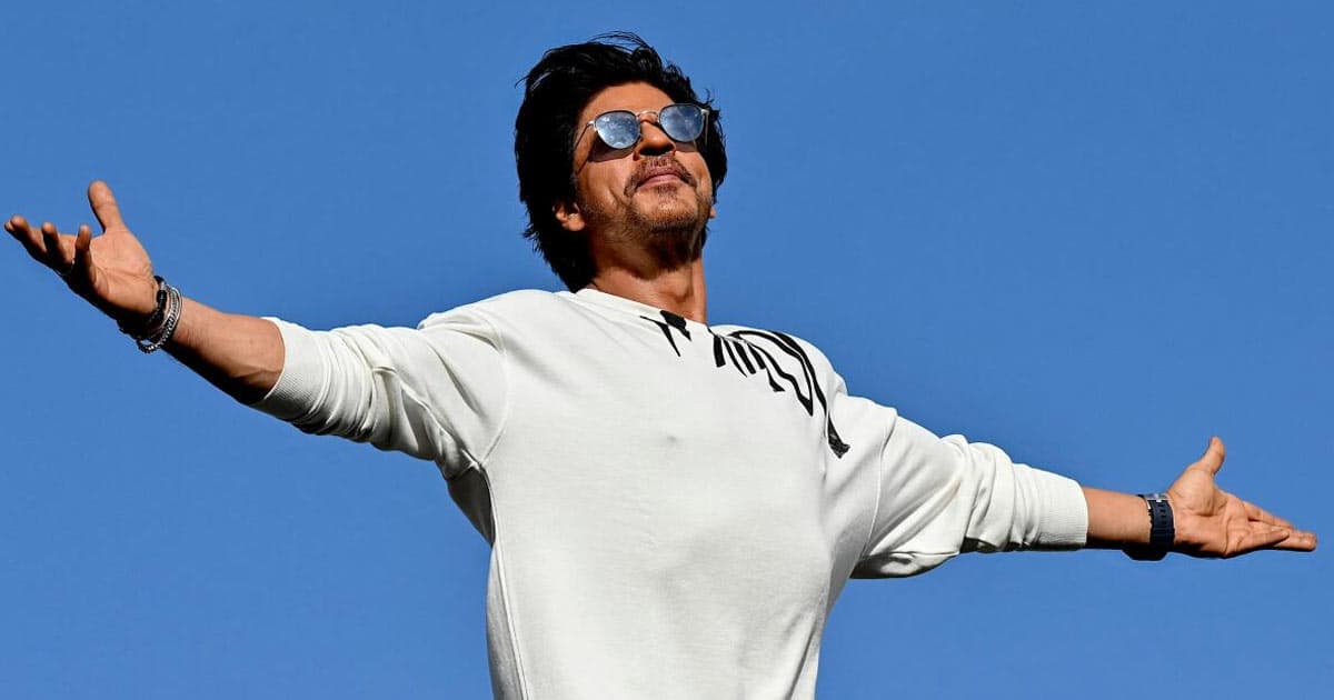 রোমান্টিক ঘরানার সিনেমা নিয়ে ভাবছেন শাহরুখ!