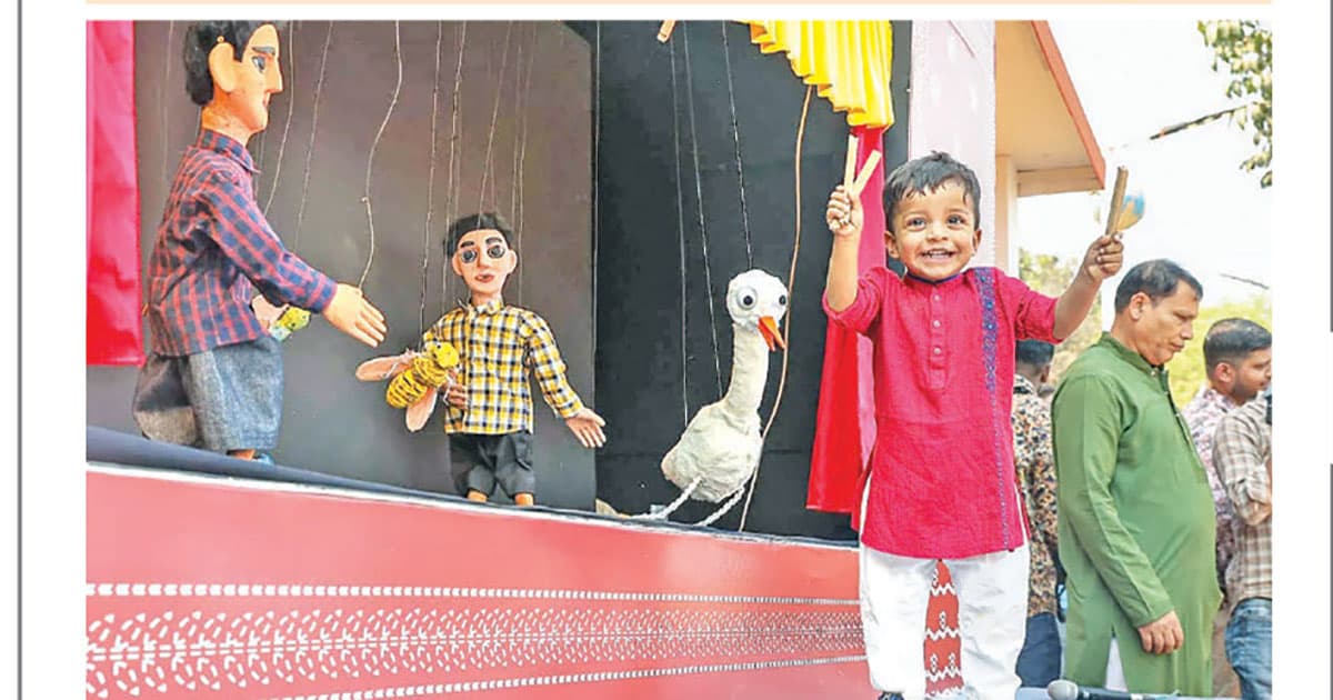 বইমেলার দ্বিতীয় শিশুপ্রহরে পাপেট আর রঙের উচ্ছ্বাস