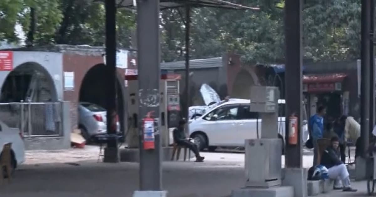 রাজধানীতে জ্বালানি তেলের ঘাটতি, পাম্প বন্ধ