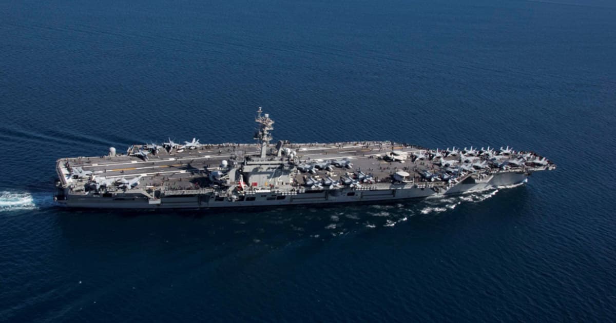 মার্কিন বিমানবাহী রণতরিতে ক্ষেপণাস্ত্র হামলা ইরানের