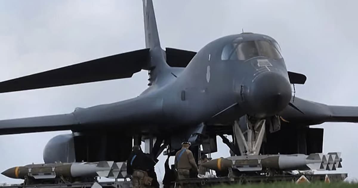 ইরানে হামলার জন্য বি-১ বিমান প্রস্তুত করছে যুক্তরাষ্ট্র