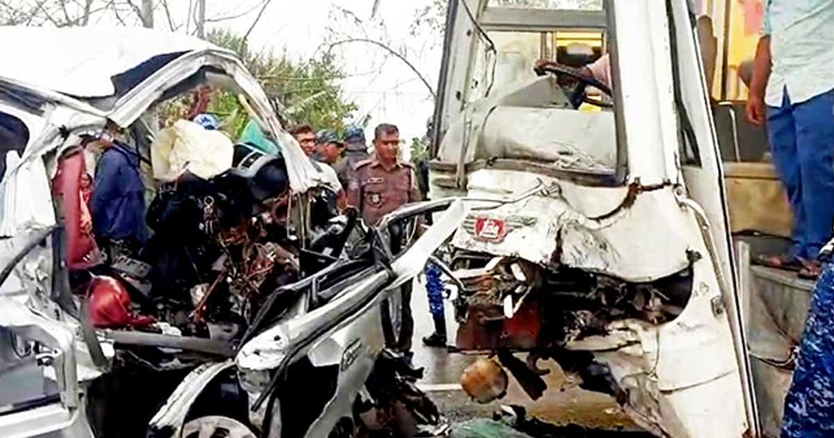 বাগেরহাটে বাস-মাইক্রোবাস সংঘর্ষে নিহত বেড়ে ১৪
