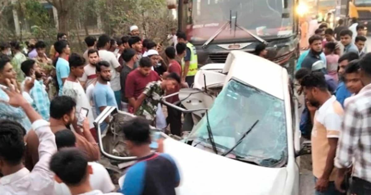 কুমিল্লায় বাস-প্রাইভেটকার সংঘর্ষে নিহত ৫