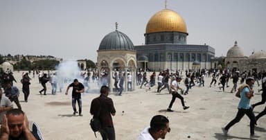 আল-আকসায় ঈদের নামাজে বাধা, হামলার শিকার মুসুল্লিরা