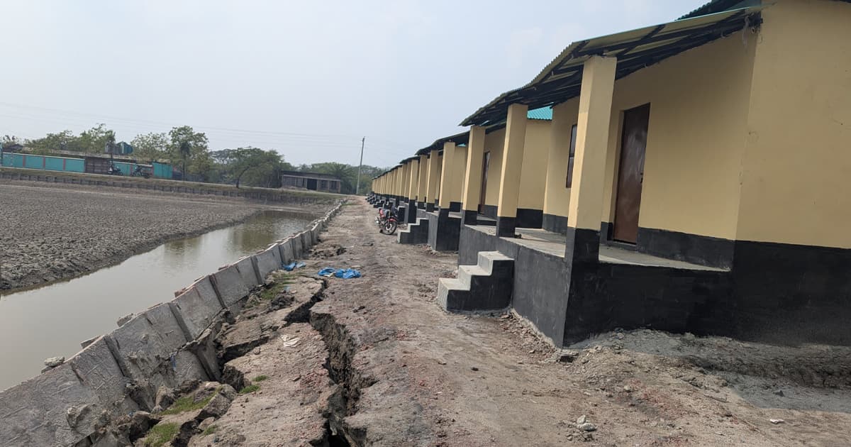 হস্তান্তরের আগেই ঝুঁকিতে আশ্রয়ণ প্রকল্পের ঘর