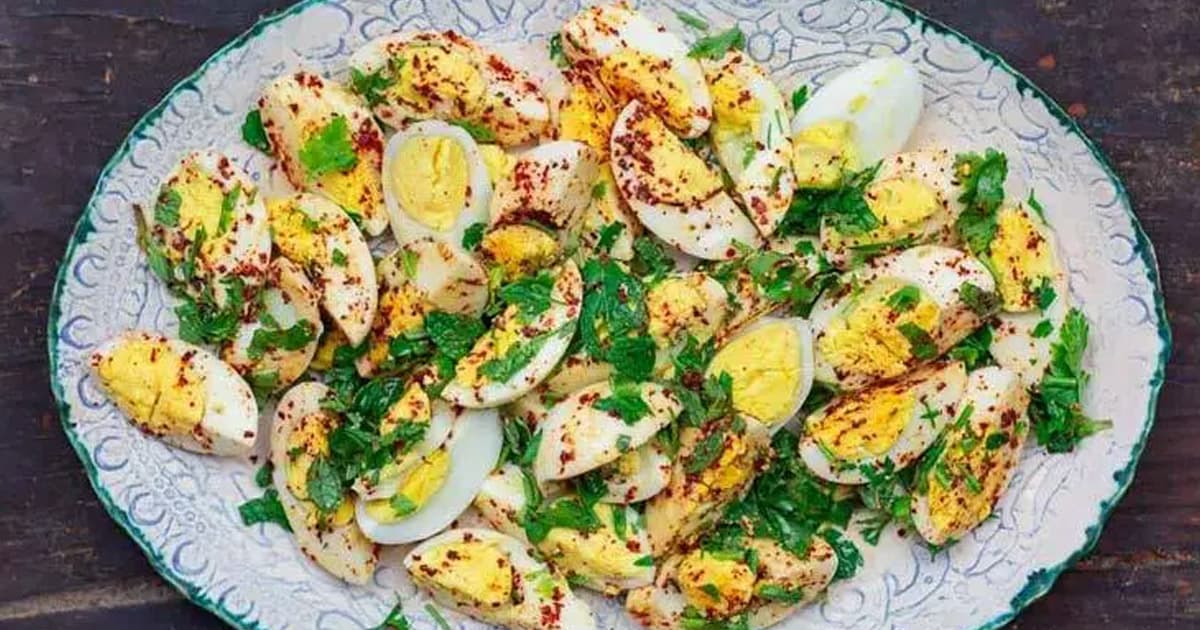 শরীরে প্রোটিন ও ক্যালশিয়ামের ঘাটতি পূরণে ‘ডিমের সালাদ’