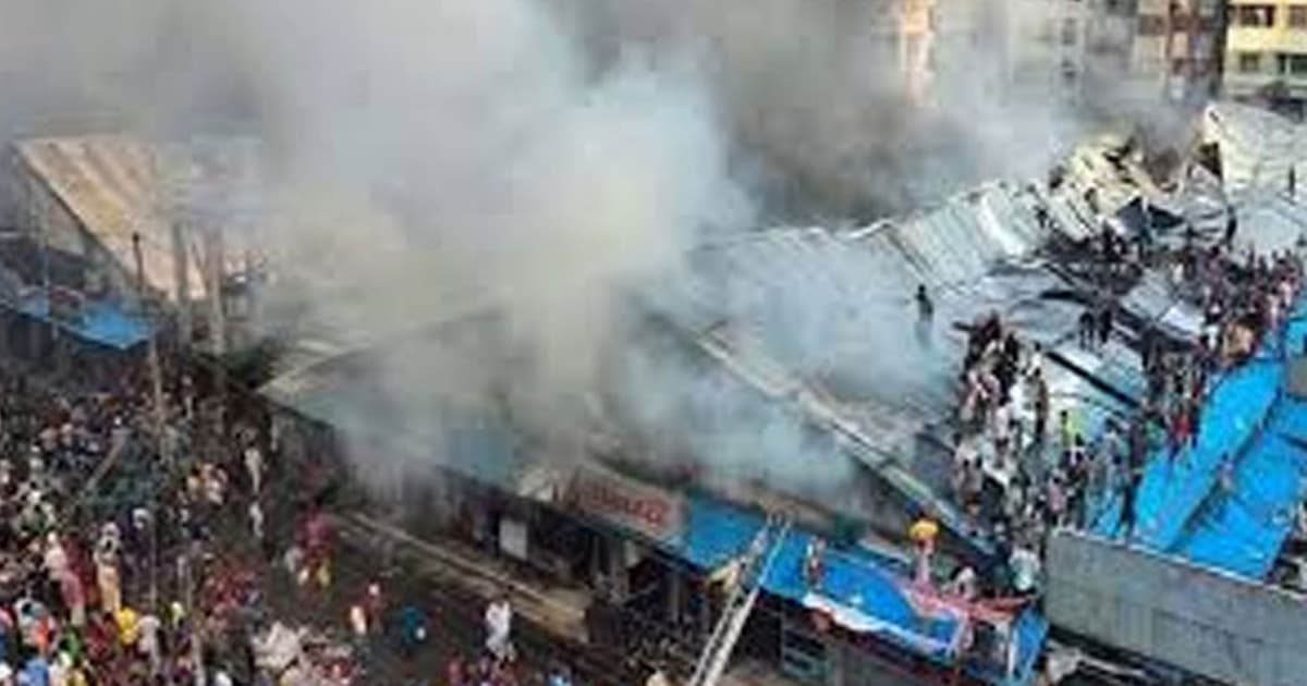 রাজধানীর কৃষি মার্কেটে আগুন, পুড়ে ছাই ৪৬টি দোকান