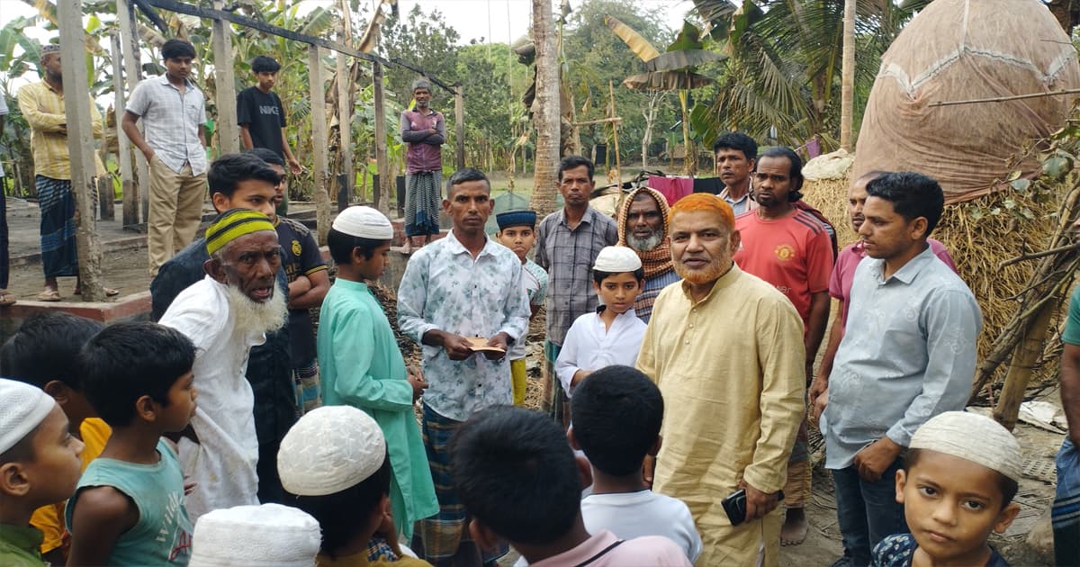 নান্দাইলে অগ্নিকাণ্ডে ক্ষতিগ্রস্ত পরিবারের পাশে তথ্য ও সম্প্রচার প্রতিমন্ত্রী
