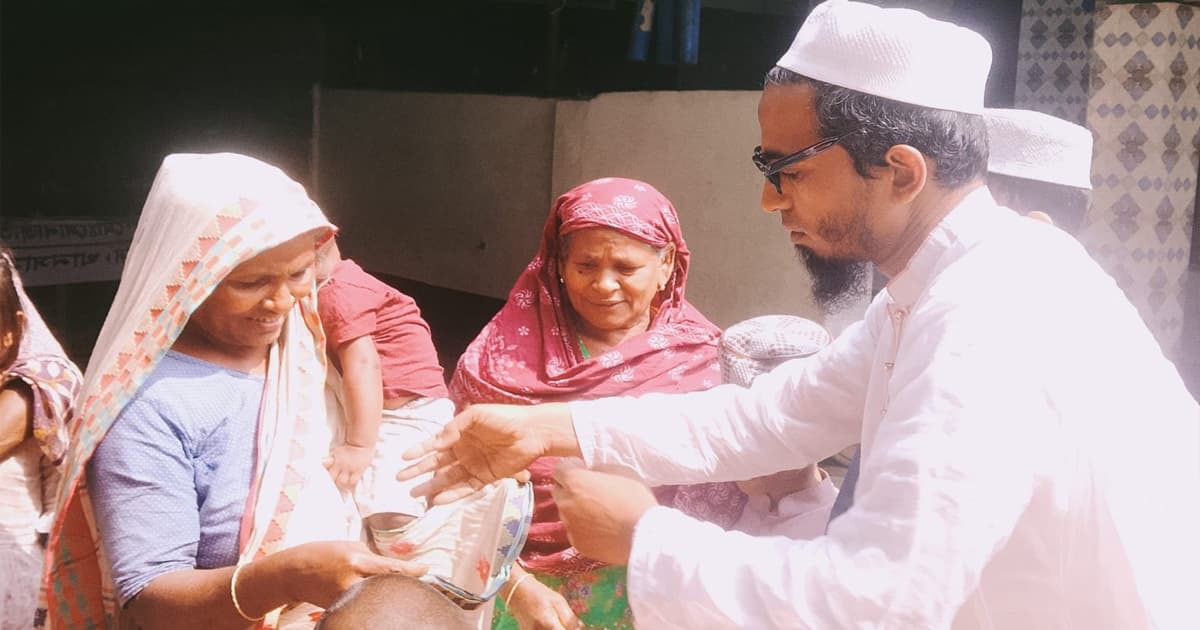 খানসামায় ঈদ সামগ্রী পেল ৫০০ পরিবার