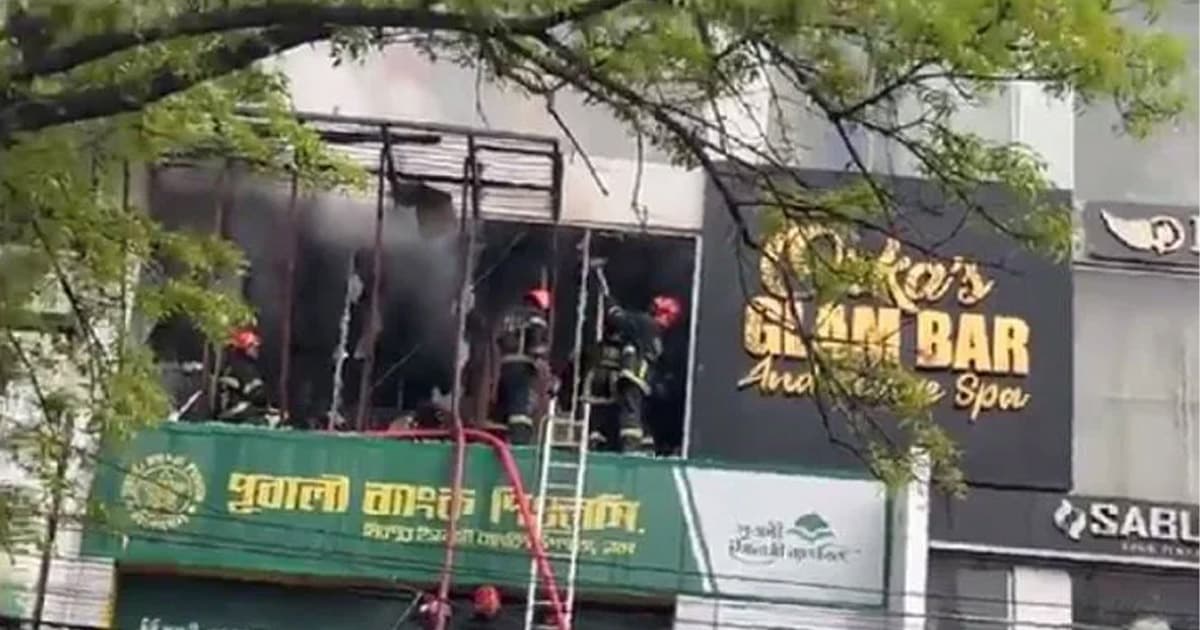 মিরপুর-২ এ বহুতল ভবনে আগুন