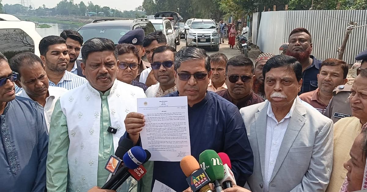 গাজীপুরে নিম্নমানের রাস্তা নির্মাণ, ২ কর্মকর্তা বরখাস্ত