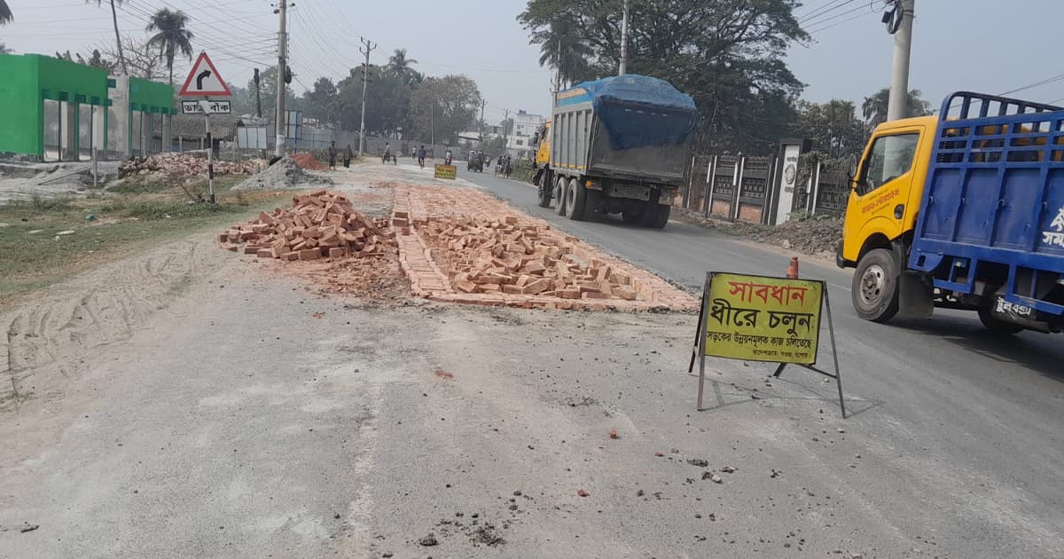 ঈদ যাত্রায় যশোর মহাসড়কে দুর্ভোগের ছায়া