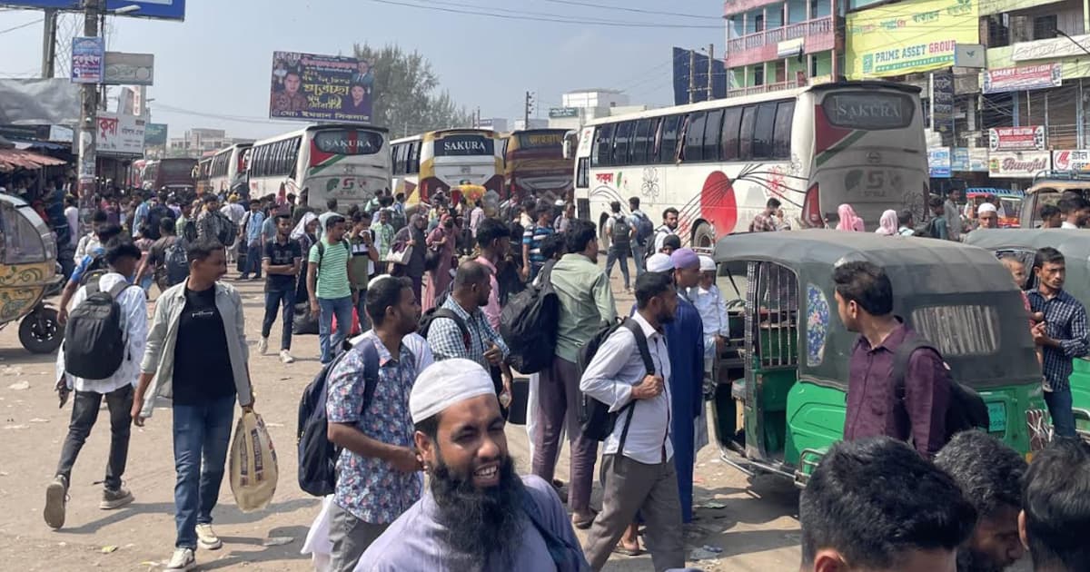 তেল সংকটে বরিশাল-ঢাকা রুটে বাস কম, যাত্রায় চরম ভোগান্তি