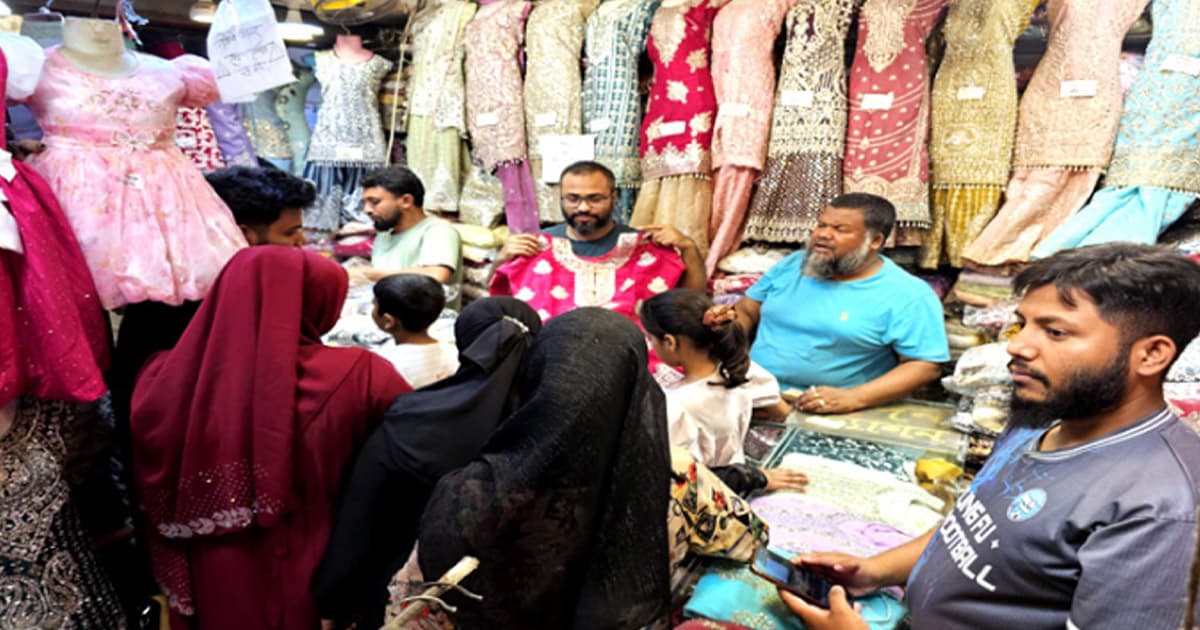 নারায়ণগঞ্জ শহরে জমে উঠেছে ঈদের কেনাকাটা